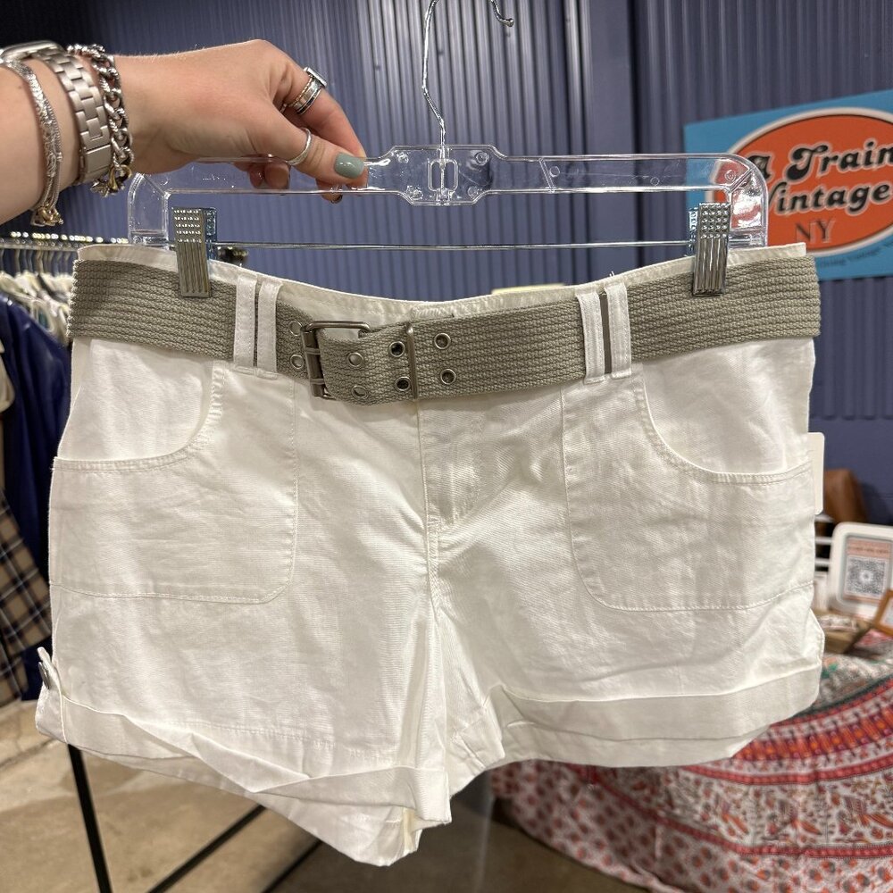 Doll House Low-Rise White Shorts w/ Belt – Size 11